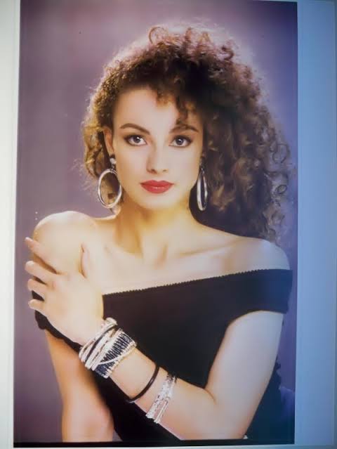 Yvonne Thumbtzen Biography
